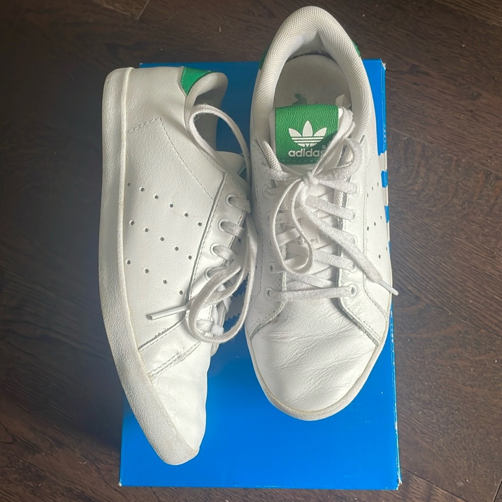 🍀Adidas Originals White and Green Women's Shoes